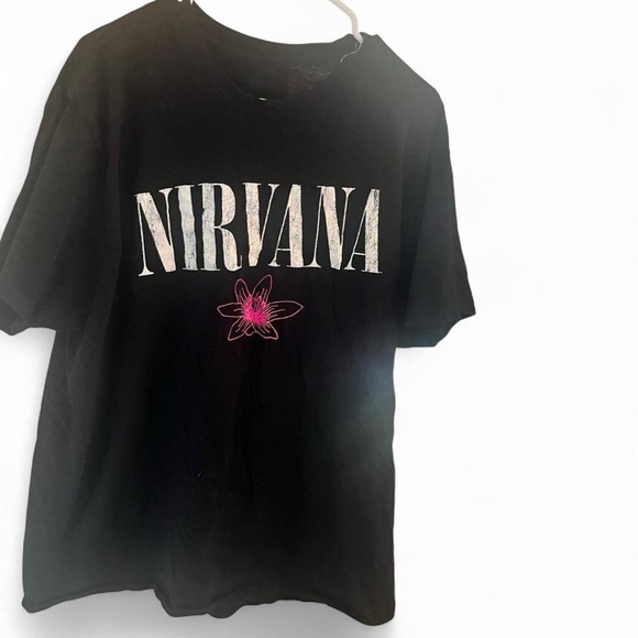 Unplugged in New York Black Graphic Tee - Picture 2 of 2